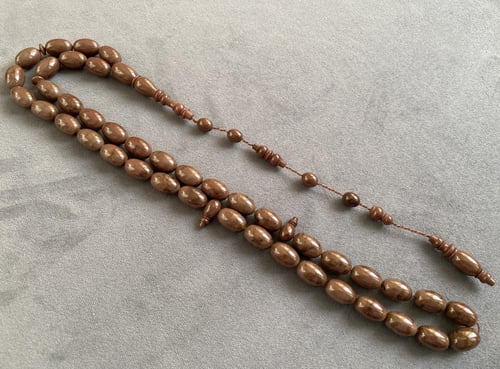 سبحة فاتوران بني معرّق - لون مغلّف