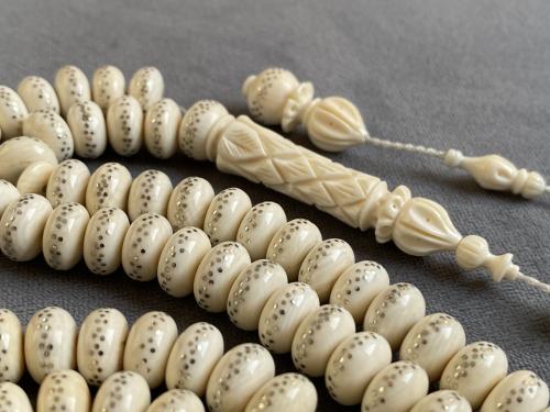 سبحة عاج فيل مطعّم بالفضة