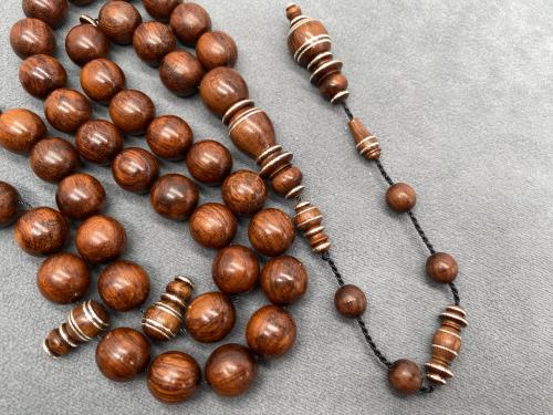 خشب ثعبان مطوق فضة