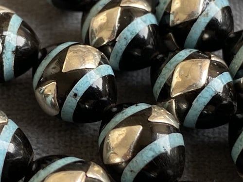 سبحة خشب كوك مطعم فضة و برادة الفيروز