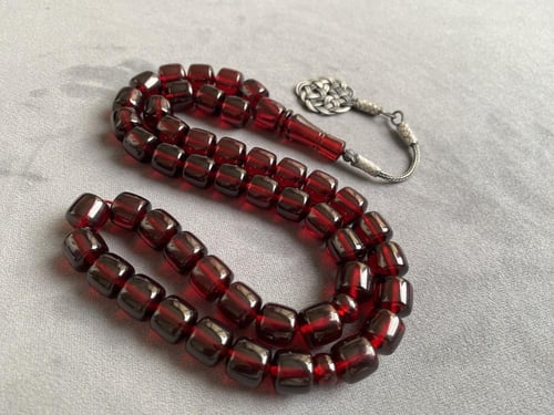 سبحة زعفراني أحمر عنابي