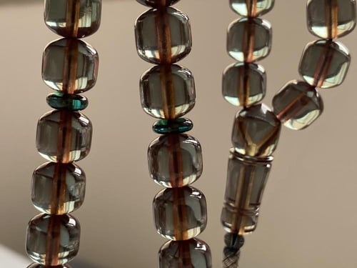 سبحة زعفراني حرباء تركوازي بني