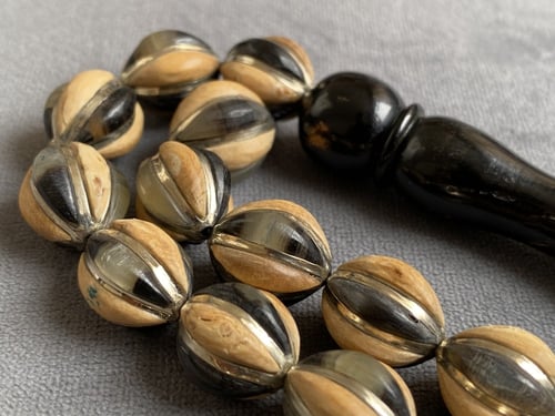 سبحة قفص فضة مطعّمة يسر أبيض و ترسة