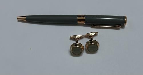 A luxurious pen and cufflink set - a touch of eleg...