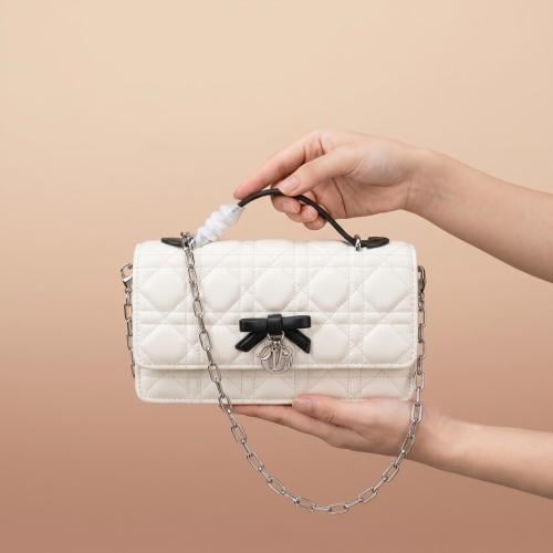 Dior bag beige color size 21