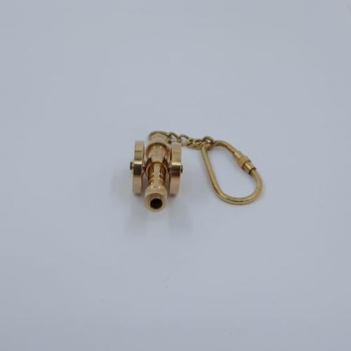 ميدالية شكل مدفع قديم