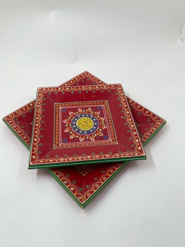 صحنين حلويات خشبية احمر