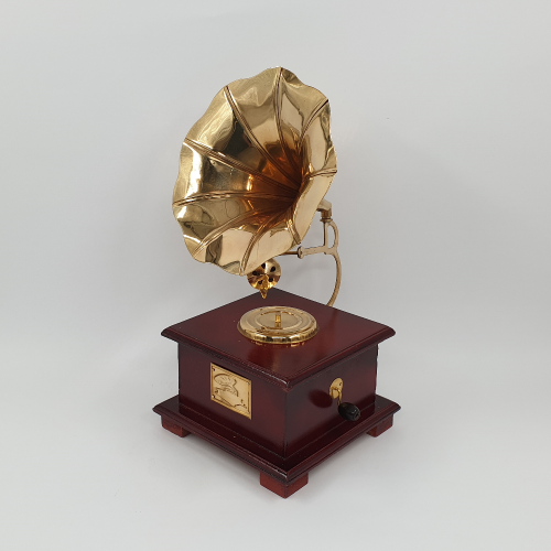 جرامافون بني وسط