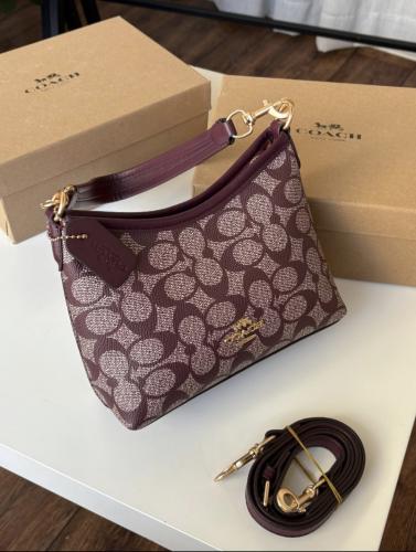 شنطة كوتش COACH