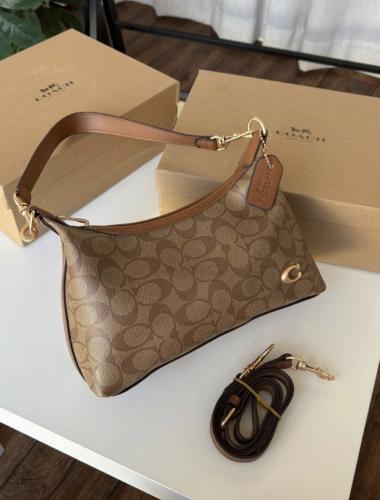 شنطة كوتش COACH