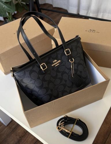 شنطة كوتش COACH