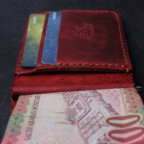 محفظة جلد طبيعي باللون الخمري رجالية ونسائية