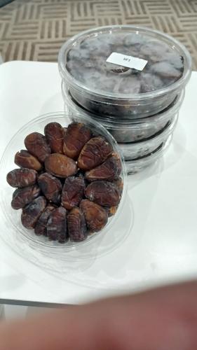 5 علب رطب ونانه حبه كبيره