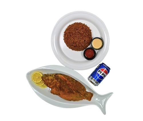 وجبة سمك البلطي مع الارز والمشروب والسلطة الخضراء