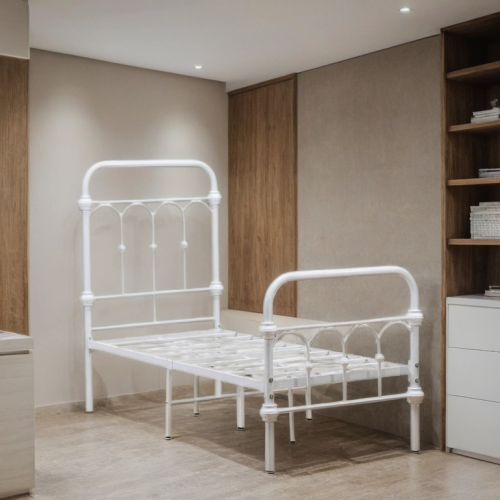 سرير حديد متين بلون أبيض وتصميم كلاسيكي مقاس 170CM