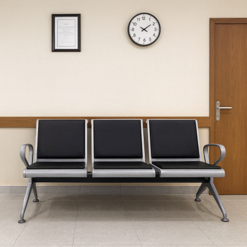 كرسي انتظار ثلاثي معدني مبطن بالجلد لون أسود وفضي