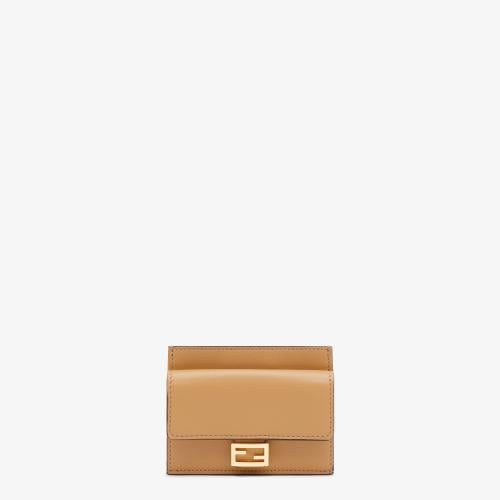 محفظة Fendi - بيج