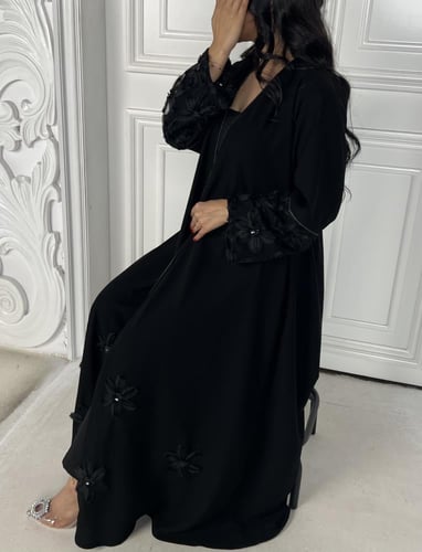 عبايه ورد اسود