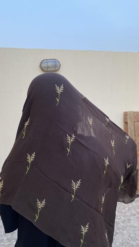 طرحه مطرزة لينن