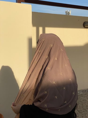 طرحة مطرزة