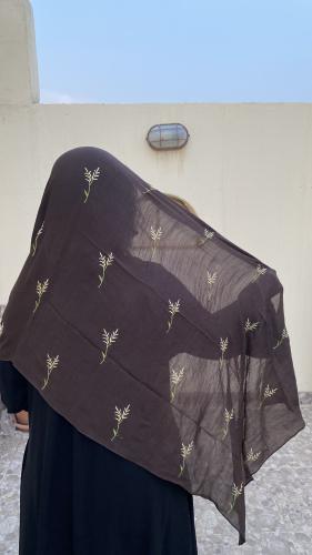 طرحه مطرزة لينن