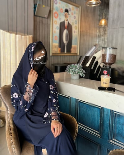 S8 لونها كحلي