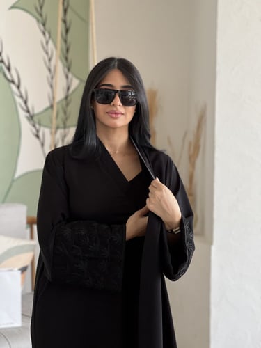 عباية تطريز اسود