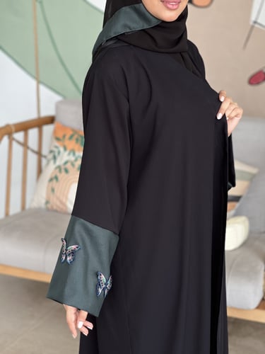 عباية فراشات زيتي