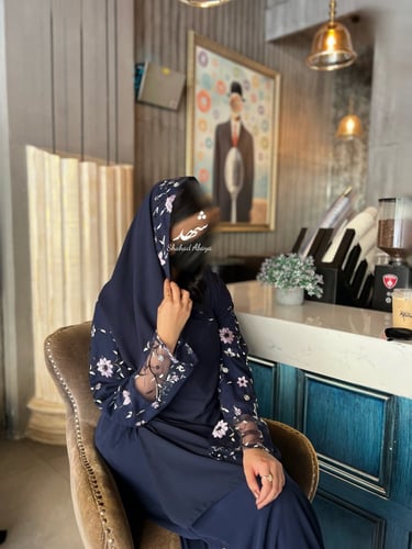 S8 لونها كحلي