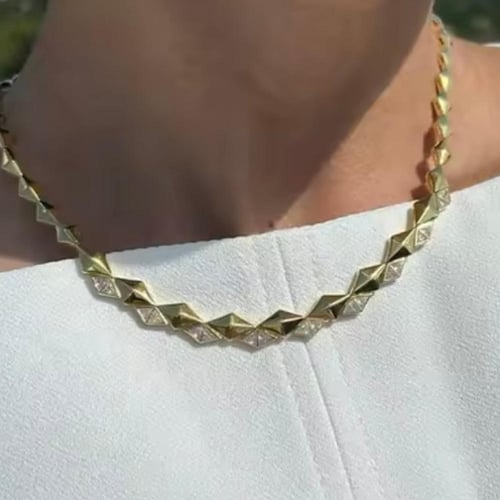 عقد مطلي بالذهب