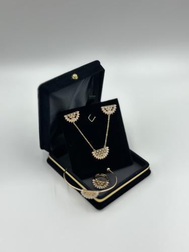 طقم أطفال متكامل