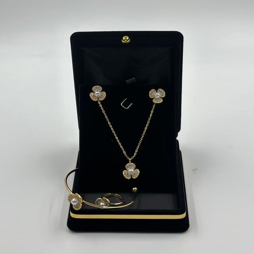 طقم أطفال متكامل