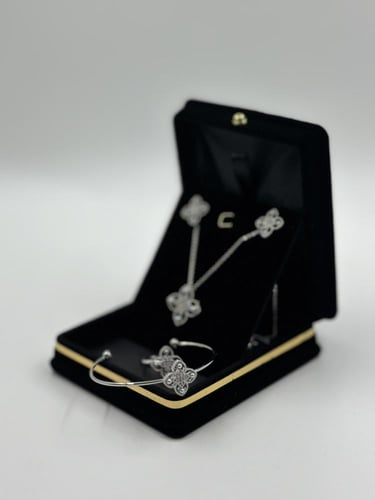 طقم أطفال متكامل