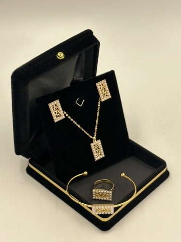 طقم أطفال متكامل