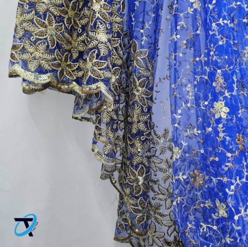 تل بحاشية تطريز ذهبي