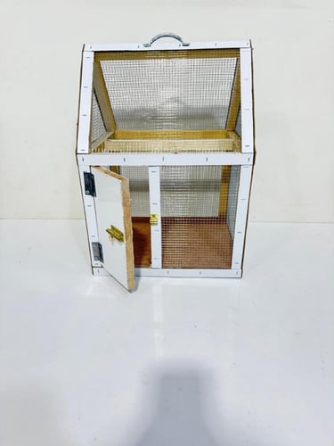 قفص طيور خشب 2