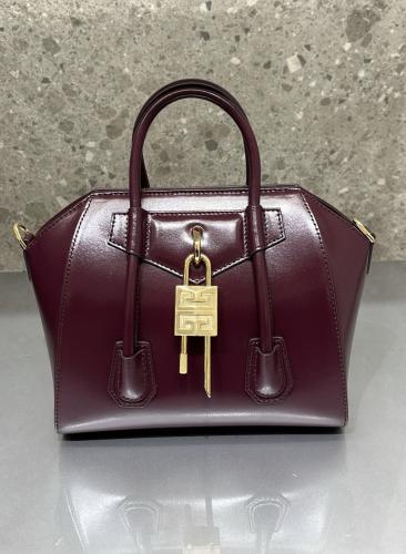 جيفنشي حقيبة ميني مع معدن ذهبي | Givenchy Antigona Lock Leather Bag I