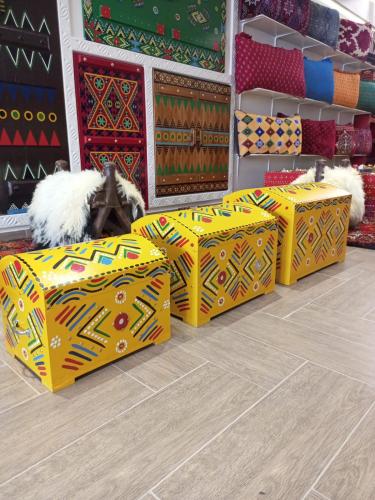 طقم صندوق تراثي اصفر