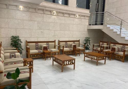 طقم جلسة خشب ٧ اشخاص