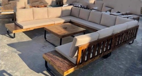 جلسة خشب مع حديد حرف U ٩ متر +طاولة