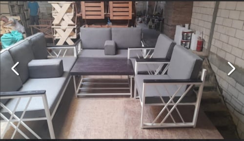 طقم جلسة حديد ملبس يدات خشب سويدي( 7 -8) أشخاص