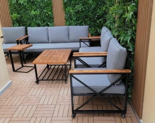 جلسة حديد بالمترL خمسة متر + طاولة كبير