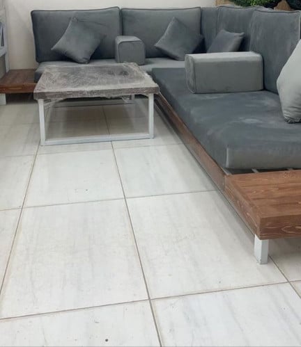 جلسة حديد بالمتر حرفL ستة متر + طاولة كبير