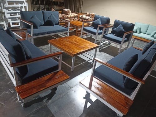 جلسة حديد ابيض مع خشب ٩ اشخاص