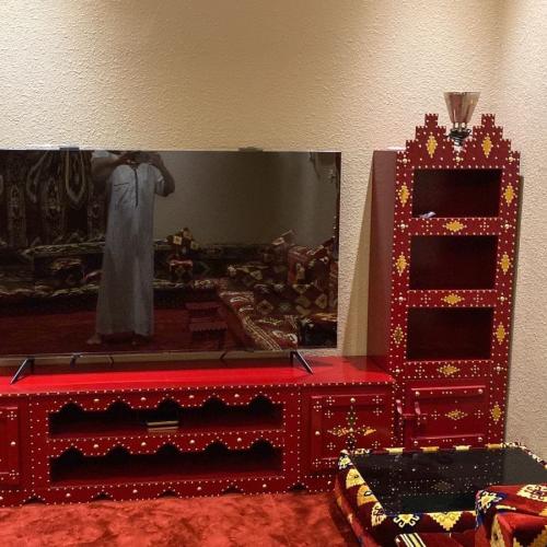 طاولة تلفزيون+ ٢ دولاب جانبي