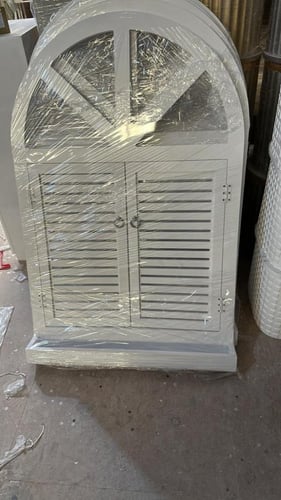 شباك ريفي ابيض