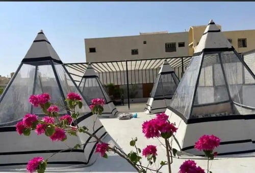 خيمة هرمية 3 *3 غير شامل الاثاث