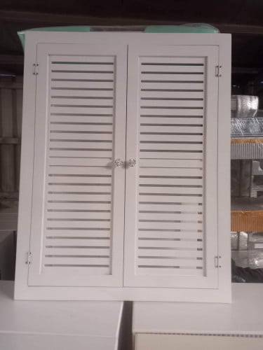 شباك ريفي ابيض