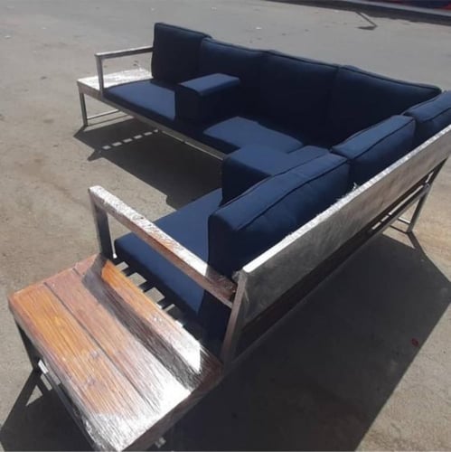 جلسة حديد بالمترL خمسة متر + طاولة كبير