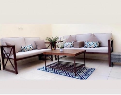 طقم جلسة حديد ملبس يدات خشب سويدي( 5) أشخاص